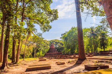 Lanka tarzı pagoda Muang Kao Historical Park, antik şehir Phichit, Tayland Wat Mahathat Tapınağı kalıntıları. Ortak tarihi ve ücretsiz giriş Event: bu turistik 's.