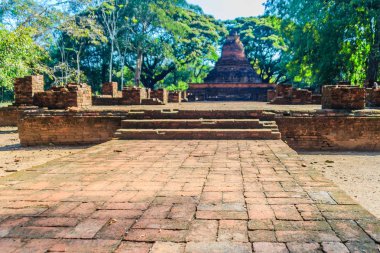 Lanka tarzı pagoda Muang Kao Historical Park, antik şehir Phichit, Tayland Wat Mahathat Tapınağı kalıntıları. Ortak tarihi ve ücretsiz giriş Event: bu turistik 's.