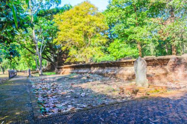 Lanka tarzı pagoda Muang Kao Historical Park, antik şehir Phichit, Tayland Wat Mahathat Tapınağı kalıntıları. Ortak tarihi ve ücretsiz giriş Event: bu turistik 's.