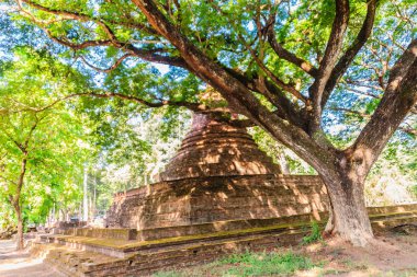 Lanka tarzı pagoda Muang Kao Historical Park, antik şehir Phichit, Tayland Wat Mahathat Tapınağı kalıntıları. Ortak tarihi ve ücretsiz giriş Event: bu turistik 's.