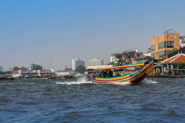 Chao Phraya 出租车船 在泰国曼谷的 Chao Phraya 河上运营的交通服务 — 图库照片