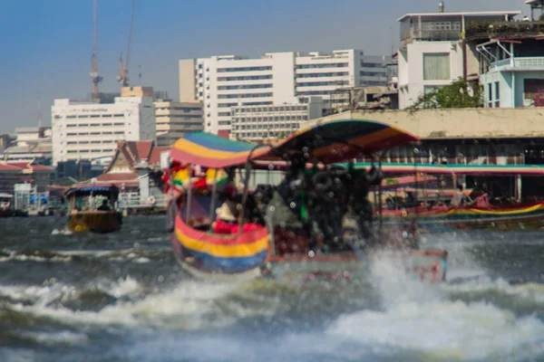 チャーオ プラヤー エクスプレス ボート チャオプラヤ川 バンコク タイでタイの交通機関サービスの抽象的なボケ — ストック写真