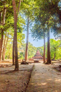 Lanka tarzı pagoda Muang Kao Historical Park, antik şehir Phichit, Tayland Wat Mahathat Tapınağı kalıntıları. Ortak tarihi ve ücretsiz giriş Event: bu turistik 's.
