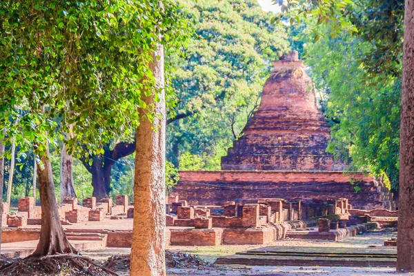 Lanka tarzı pagoda Muang Kao Historical Park, antik şehir Phichit, Tayland Wat Mahathat Tapınağı kalıntıları. Ortak tarihi ve ücretsiz giriş Event: bu turistik 's.