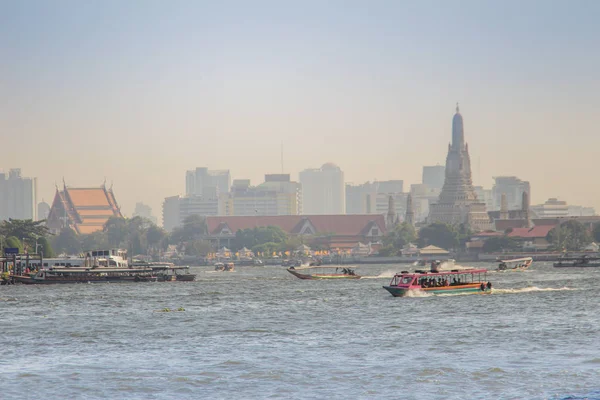 Bangkok Thailand Dezember 2017 Wasserstraßenverkehr Chao Phraya Fluss Das Chao — Stockfoto