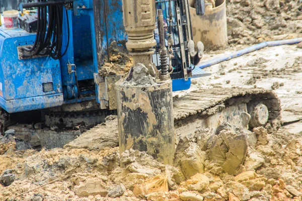 Υδραυλική Μηχανή Διατρήσεων Είναι Βαρετό Τρύπες Στο Εργοτάξιο Για Εργασίες — Φωτογραφία Αρχείου