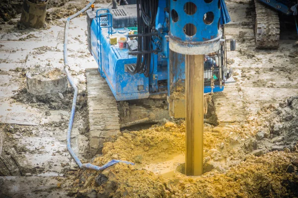 Υδραυλική Μηχανή Διατρήσεων Είναι Βαρετό Τρύπες Στο Εργοτάξιο Για Εργασίες — Φωτογραφία Αρχείου