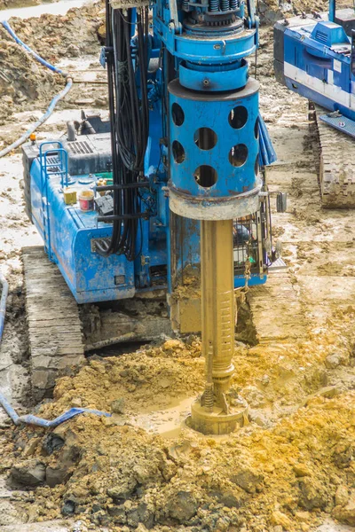 Υδραυλική Μηχανή Διατρήσεων Είναι Βαρετό Τρύπες Στο Εργοτάξιο Για Εργασίες — Φωτογραφία Αρχείου