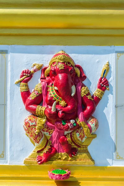 Kleurrijke Ganesha Hindoe God Avatar Afbeeldingen Stucwerk Laag Reliëf Witte — Stockfoto