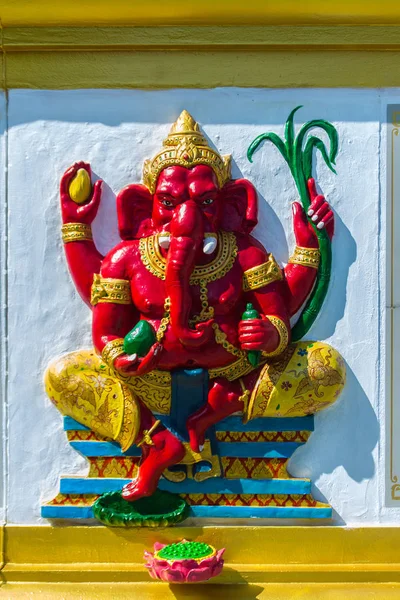 Kleurrijke Ganesha Hindoe God Avatar Afbeeldingen Stucwerk Laag Reliëf Witte — Stockfoto