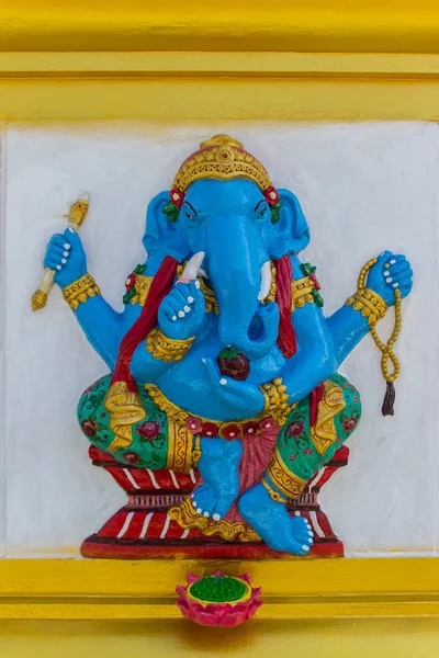 Colorful Ganesha Hindu God Avatar Images Stucco Low Relief White — Stock Photo, Image