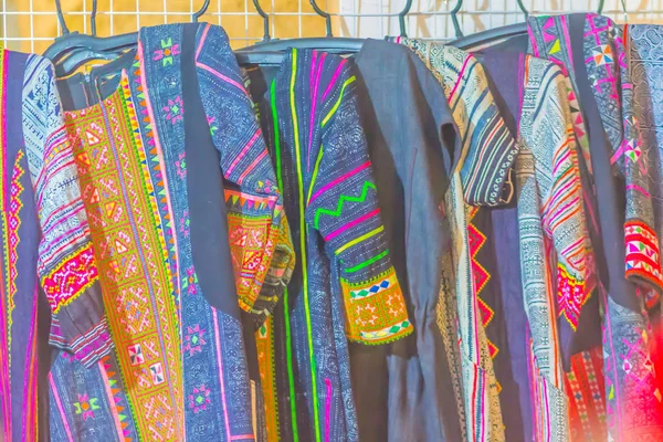 Tajski Plemiennych Ubrania Odzież Sprzedaż Lokalnego Pchli Targ — Zdjęcie stockowe
