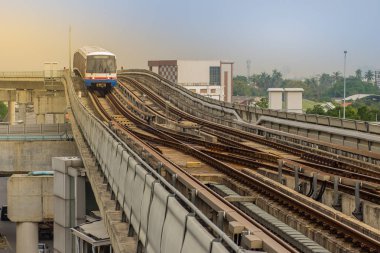 Bangkok, Tayland - 12 Ocak 2018: Bang Wa Bts İstasyonu, Phasi Charoen, Bangkok, Tayland, Thailand Silom satırında bir Bts skytrain istasyonu. İstasyon bir kavşak Phetchakasem yol bulunur.