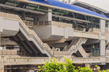 Bangkok, Tayland - 12 Ocak 2018: Bang Wa Bts İstasyonu, Phasi Charoen, Bangkok, Tayland, Thailand Silom satırında bir Bts skytrain istasyonu. İstasyon bir kavşak Phetchakasem yol bulunur.