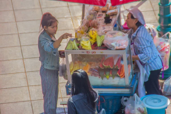 Bangkok Thailand January 2018 Seller Selling Street Food Buyer Footpath — Stock Photo, Image