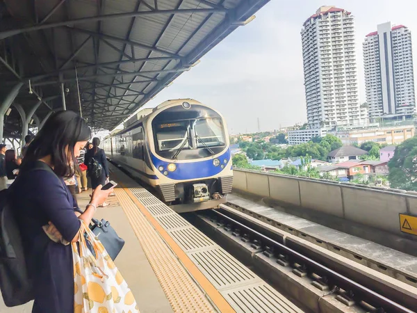 Bangkok Tailandia Enero 2018 Los Pasajeros Están Esperando Llegada Del —  Fotos de Stock