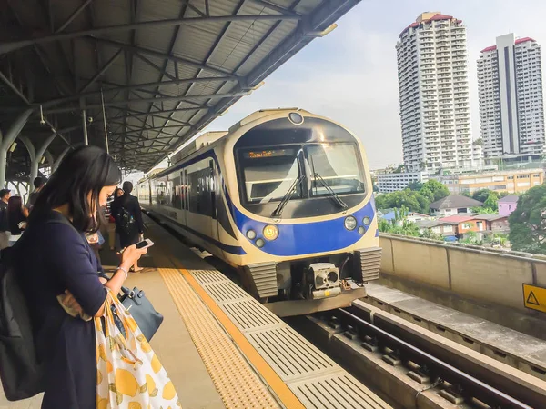 Bangkok Tailandia Enero 2018 Los Pasajeros Están Esperando Llegada Del —  Fotos de Stock