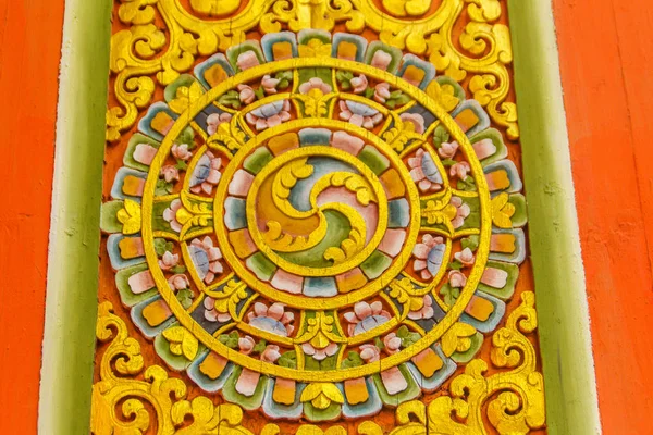 Detalle Colorido Del Techo Del Templo Bután Hermosas Decoraciones Ventanas —  Fotos de Stock