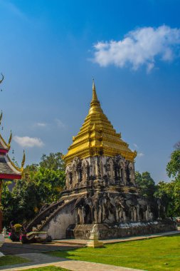 Kral Mengrai Lanna-tarzı tarafından 1296 fil şeklinde payandaların ile eski fil chedi altın top pagoda adlı Wat Chiang adam ya da Wat Chiang Mun, Chiang Mai, Tayland, Thailand, en eski Tapınağı ile inşa.