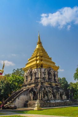 Kral Mengrai Lanna-tarzı tarafından 1296 fil şeklinde payandaların ile eski fil chedi altın top pagoda adlı Wat Chiang adam ya da Wat Chiang Mun, Chiang Mai, Tayland, Thailand, en eski Tapınağı ile inşa.