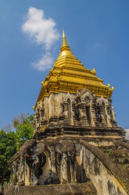 Kral Mengrai Lanna-tarzı tarafından 1296 fil şeklinde payandaların ile eski fil chedi altın top pagoda adlı Wat Chiang adam ya da Wat Chiang Mun, Chiang Mai, Tayland, Thailand, en eski Tapınağı ile inşa.