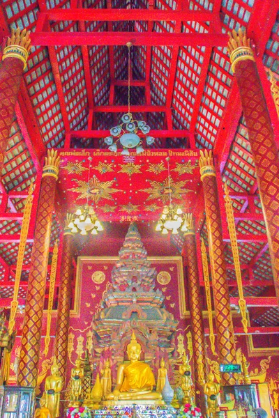 Hermosa Imagen Buda Dorada Bajo Techo Rojo Dentro Iglesia Budista —  Fotos de Stock