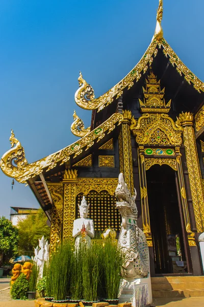 Mooie Gouden Boeddhistische Kerk Lanna Stijl Architectuur Wat Inthakin Sadue — Stockfoto
