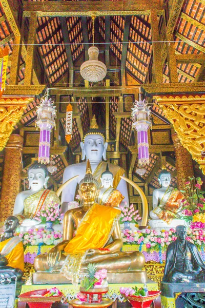 Schöne Weiße Buddha Bilder Inneren Der Viharn Von Wat Inthakhin — Stockfoto