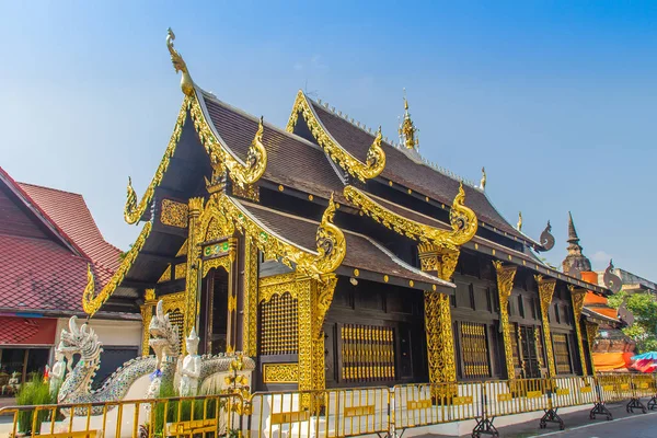 Bela Igreja Budista Dourada Estilo Lanna Arquitetura Wat Inthakin Sadue — Fotografia de Stock