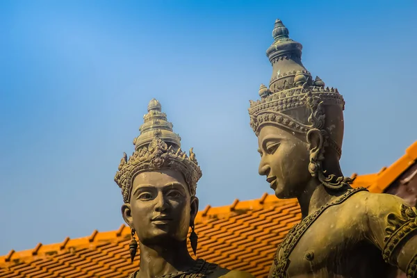 Three Kings Monument, the statues of King Mengrai, the founder of Chiang Mai and his two friends, King Ramkamhaeng of Sukothai and King Ngam Muang of Payao. The sculpture is a symbol of Chiang Mai.