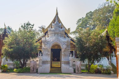 Güzel Budist Tapınağı giriş kapısı Wat Ram Poeng (Tapotaram) Tapınağı, Chiang Mai, Tayland kiliseye. Wat Rampoeng Chiang Mai meditasyon eğitimi için en ünlü yer biridir.