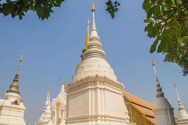 Hermosas Pagodas Doradas Blancas Estilo Sri Lanka Wat Suan Dok —  Fotos de Stock