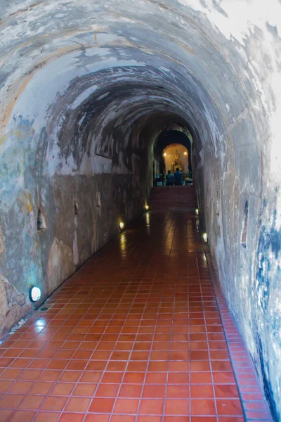Incríveis Túneis Antigos Wat Umong Suan Puthatham Templo Budista 700 — Fotografia de Stock