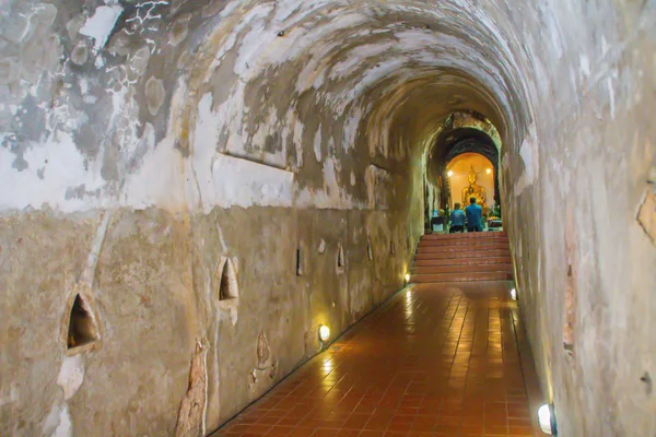 Niesamowite Tunele Wat Umong Suan Puthatham 700 Letnia Buddyjskiej Świątyni — Zdjęcie stockowe