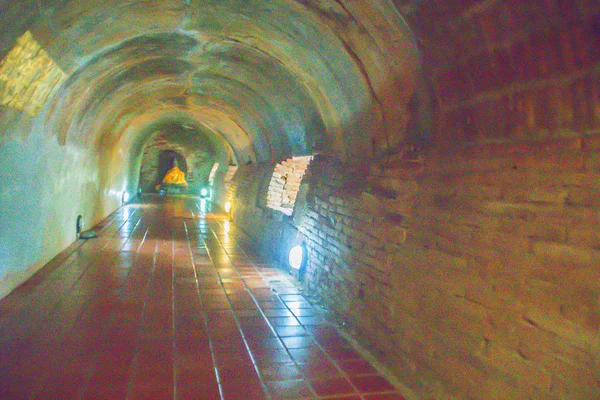 Incredibili Tunnel Antichi Wat Umong Suan Puthatham Tempio Buddista 700 — Foto Stock