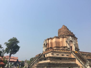 Chiang Mai, Tayland bulunan eski büyük kalıntıları pagoda Wat Chedi Luang (büyük Kraliyet stupa Tapınağı), in. Wat Chedi Luang 1383 inşa edilmiş ve yapısı bir depremden sonra 1545 çöktü..