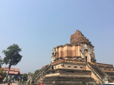 Chiang Mai, Tayland bulunan eski büyük kalıntıları pagoda Wat Chedi Luang (büyük Kraliyet stupa Tapınağı), in. Wat Chedi Luang 1383 inşa edilmiş ve yapısı bir depremden sonra 1545 çöktü..