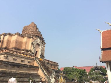 Chiang Mai, Tayland bulunan eski büyük kalıntıları pagoda Wat Chedi Luang (büyük Kraliyet stupa Tapınağı), in. Wat Chedi Luang 1383 inşa edilmiş ve yapısı bir depremden sonra 1545 çöktü..