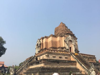 Chiang Mai, Tayland bulunan eski büyük kalıntıları pagoda Wat Chedi Luang (büyük Kraliyet stupa Tapınağı), in. Wat Chedi Luang 1383 inşa edilmiş ve yapısı bir depremden sonra 1545 çöktü..