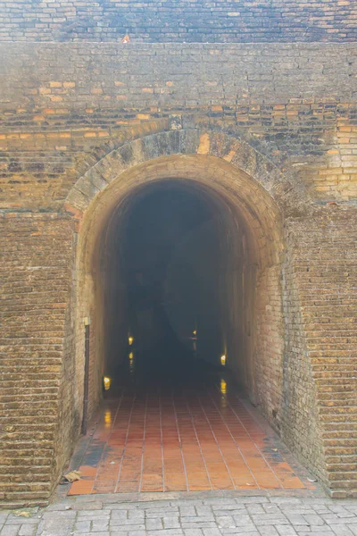 Túneis Antigos Wat Umong Suan Puthatham Templo Budista 700 Anos — Fotografia de Stock