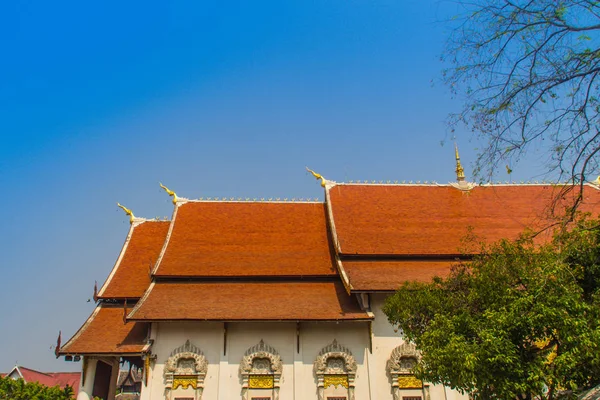 Beautiful Buddhist Church Ubosot Sanctuary Hall Its Expansive Orange Tiles — Stock Photo, Image