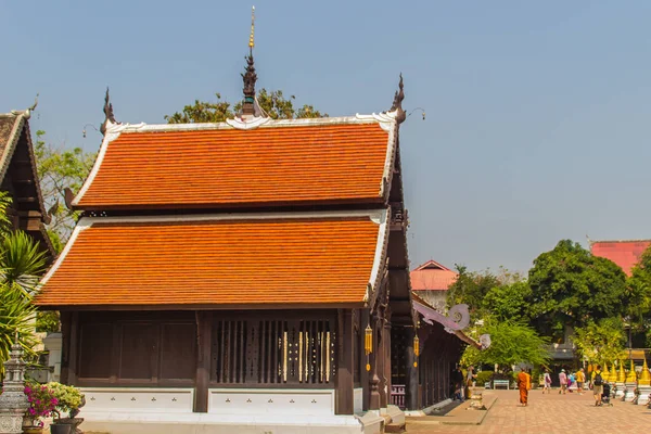 Beautiful Buddhist Church Ubosot Sanctuary Hall Its Expansive Orange Tiles — Stock Photo, Image
