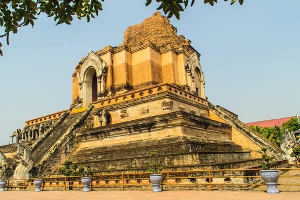 Velhas Ruínas Maciças Pagode Wat Chedi Luang Templo Grande Stupa — Fotografia de Stock
