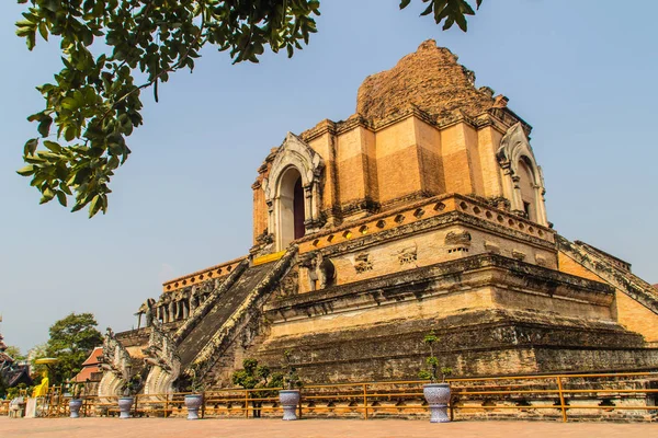Velhas Ruínas Maciças Pagode Wat Chedi Luang Templo Grande Stupa — Fotografia de Stock