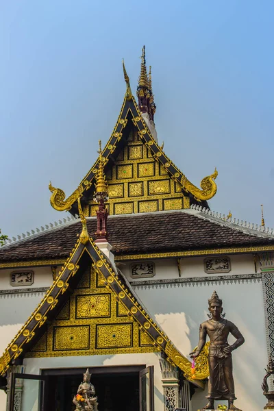 Золотой Узор Боковом Конце Бирманском Стиле Буддистской Церкви Ват Чеди — стоковое фото