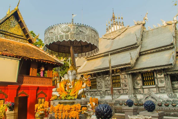 Estatua Ganesha Plata Bajo Paraguas Wat Sri Suphan Chiang Mai — Foto de Stock