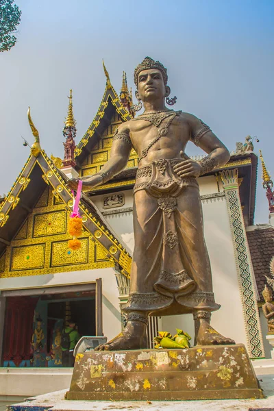 Wat Chedi Luang Chiang Mai Tayland Kralı Mangrai Heykeli Kral — Stok fotoğraf