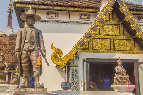 Статуя Короля Кавилы Ват Чеди Луанге Чиангмае Таиланд Король Кавила — стоковое фото