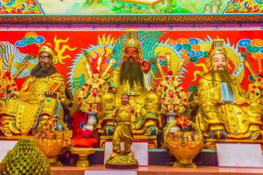 Güzel Guan Yu heykeli altın ortak Çince tapınağın içinde. Guan Yu Tanrı savaşçıdır üç Krallık döneminde.