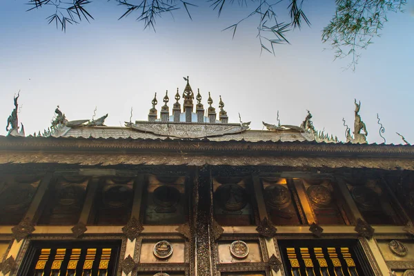 Incrível Templo Projeto Cumeeira Telhado Prata Wat Sri Suphan Chiang — Fotografia de Stock